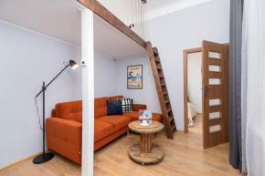 Mezzanine Retro Apartment Strzelecka Old Town by Noclegi Renters